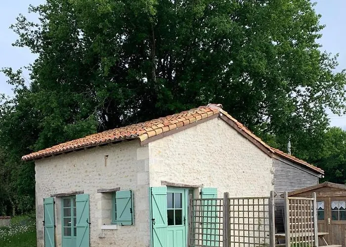 Piaf At Bassinaud بيت للعطل *